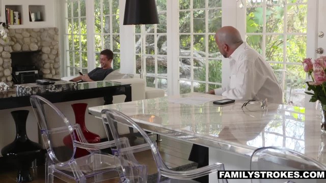 Изменила мужу с молодым - #1