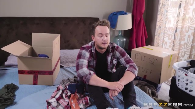 Мамка классно скачет на члене - #1