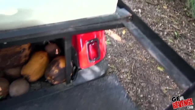 Сосет и дает в киску на улице - #3